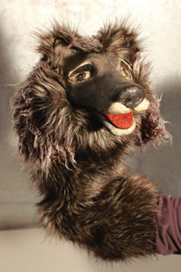 klappmaulfiguren-wolf-grau handpuppen marionetten Skulpturen Tierportrait hamburg Sankt Georg figurart Valerie Bayol kunst kunsthandwerk sehenswürdigkeit