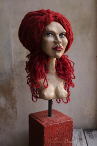 Büste Kunstwerke von der Bildhauerin & Puppet Artist Valérie Bayol Kunstgalerie Hamburg Atelier Figurart
