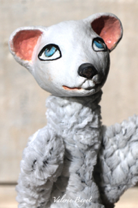 handgefertigte Handpuppe Maus Kunstfigur von der Puppenmacherin & Bildhauerin Valérie Bayol Atelier Figurart i Hamburg Kunst & Kunsthandwerk